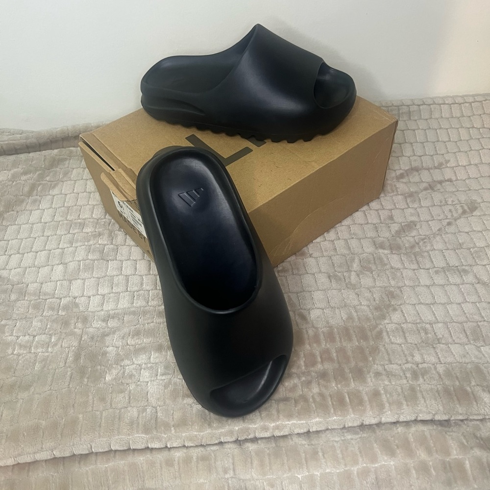 Yeezy “ONYX” Slides